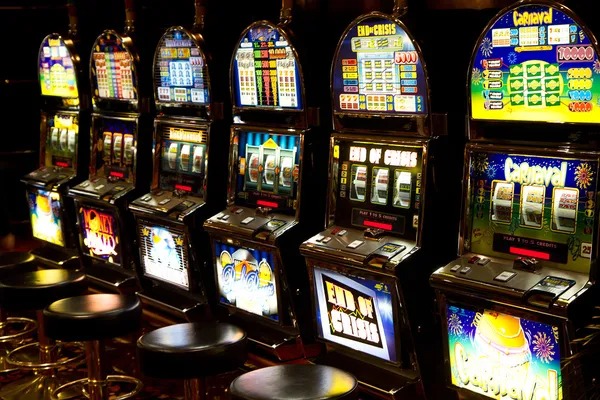 Live-casino table schedule showing blackjack, roulette, and baccarat availability on jabrik4d